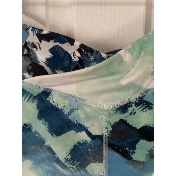 Fabletics XXL Winn Printed PureLuxe Crop Leggings - Picture 1 of 5